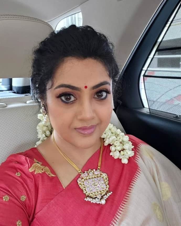 రెండో  పెళ్లికి దూరంగా హీరోయిన్‌ మీనా