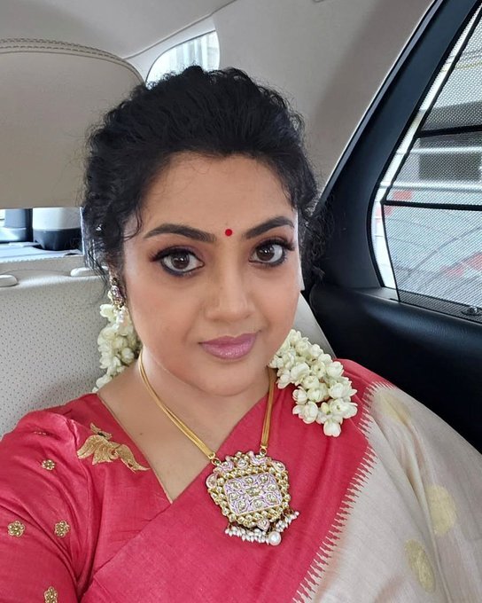రెండో పెళ్లికి దూరంగా హీరోయిన్ మీనా రెండో పెళ్లికి దూరంగా హీరోయిన్ మీనా