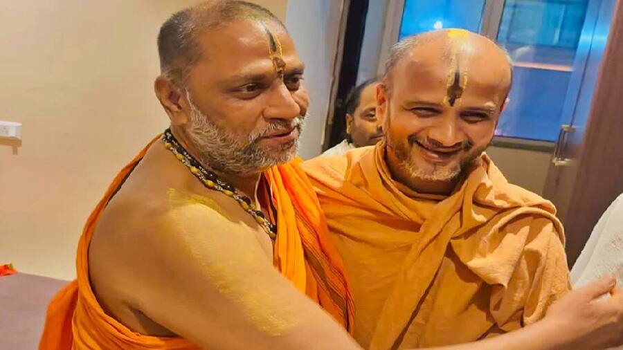 ಮಂತ್ರಾಲಯ-ಉತ್ತರಾದಿ ಮಠಗಳ ಮಧ್ಯೆ ಇದ್ದ ಪೂಜಾ ವಿವಾದಕ್ಕೆ ಇತಿಶ್ರೀ: ಭಕ್ತರಲ್ಲಿ ಹೊಸ ಆಶಾಭಾವ